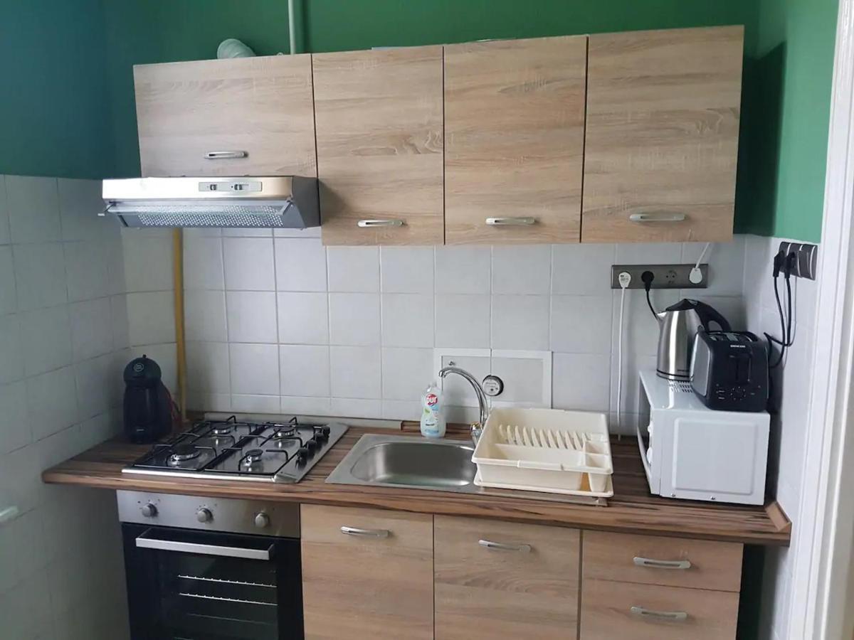 Stylish Historic Flat For 4 In Heart Of Oldbuda Budapest Exterior foto